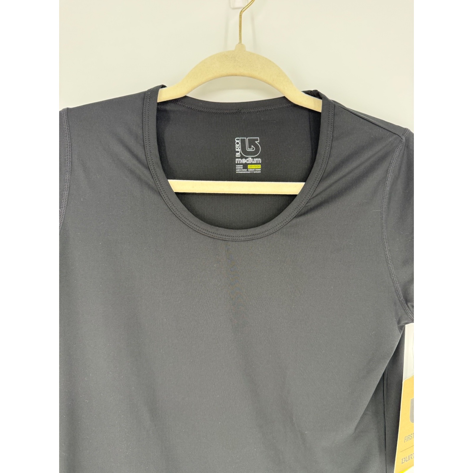 Nwt Burton Shirt Womens Medium Black Lightweight Scoop Tee First Layer — image 2 of 8